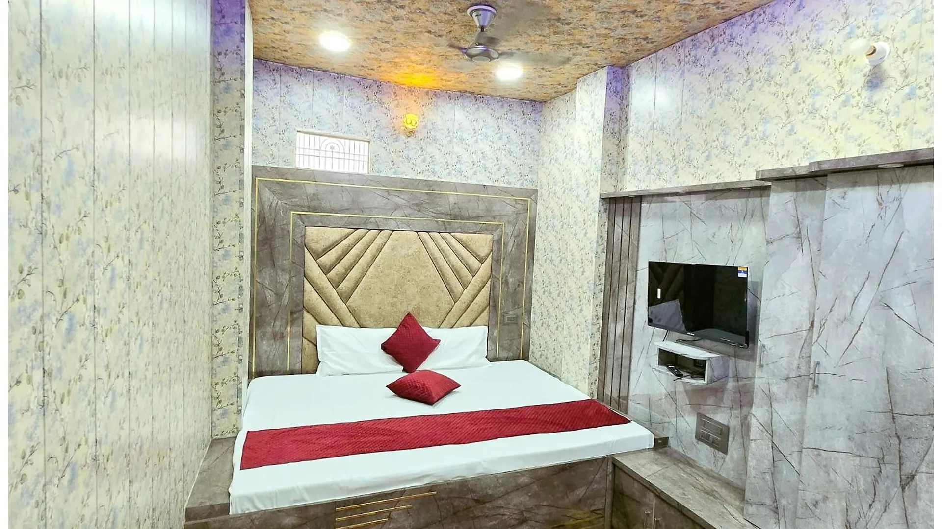 Vns - Hotel Premium Kashika Guest House - Best Hospitality & Comfortable Room In Varanasi - Full Air Conditioning Rooms - Free Wi-Fi & - Best Guest House In Varanasi