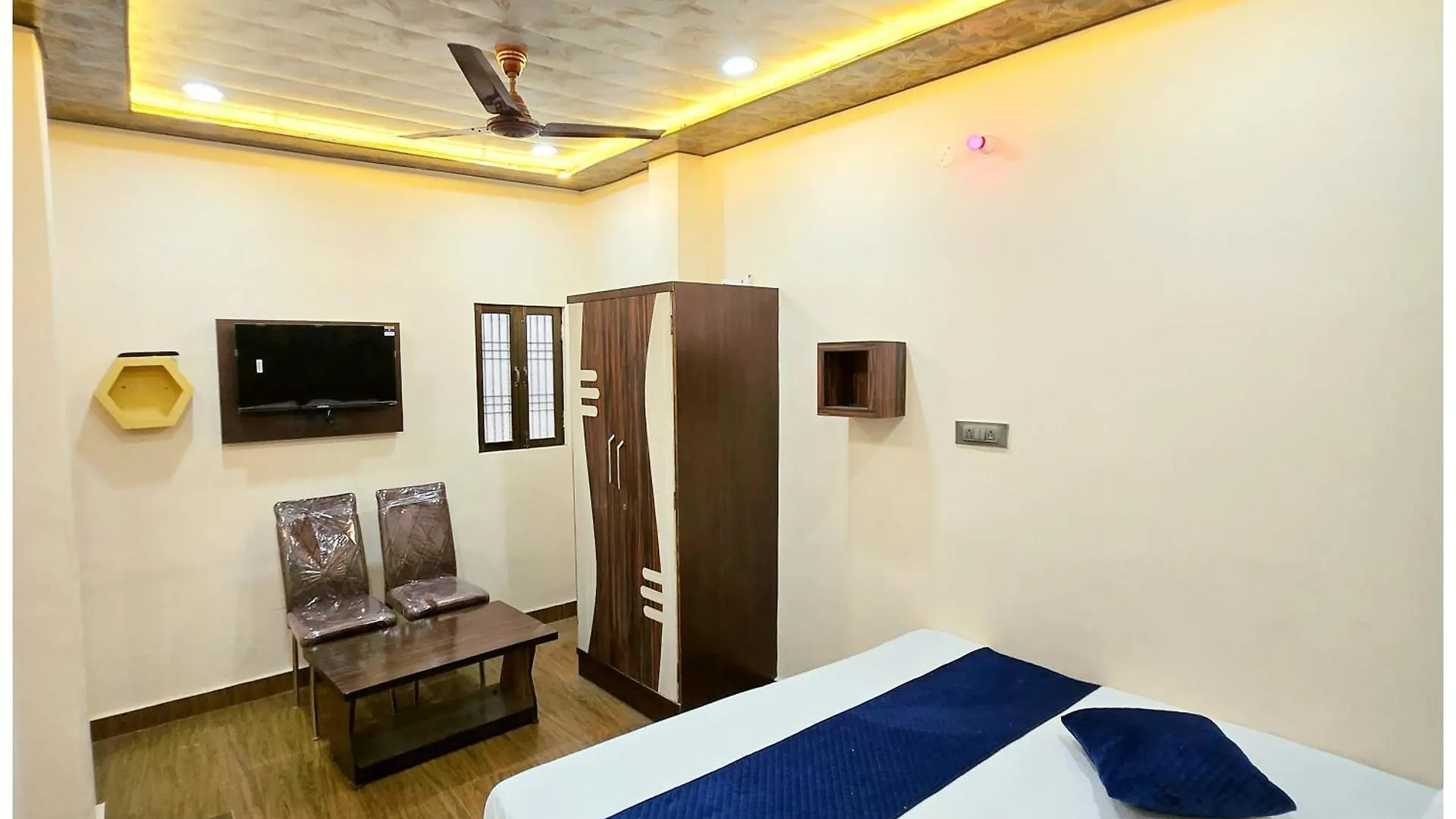Vns - Hotel Premium Kashika Guest House - Best Hospitality & Comfortable Room In Varanasi - Full Air Conditioning Rooms - Free Wi-Fi & - Best Guest House In Varanasi India