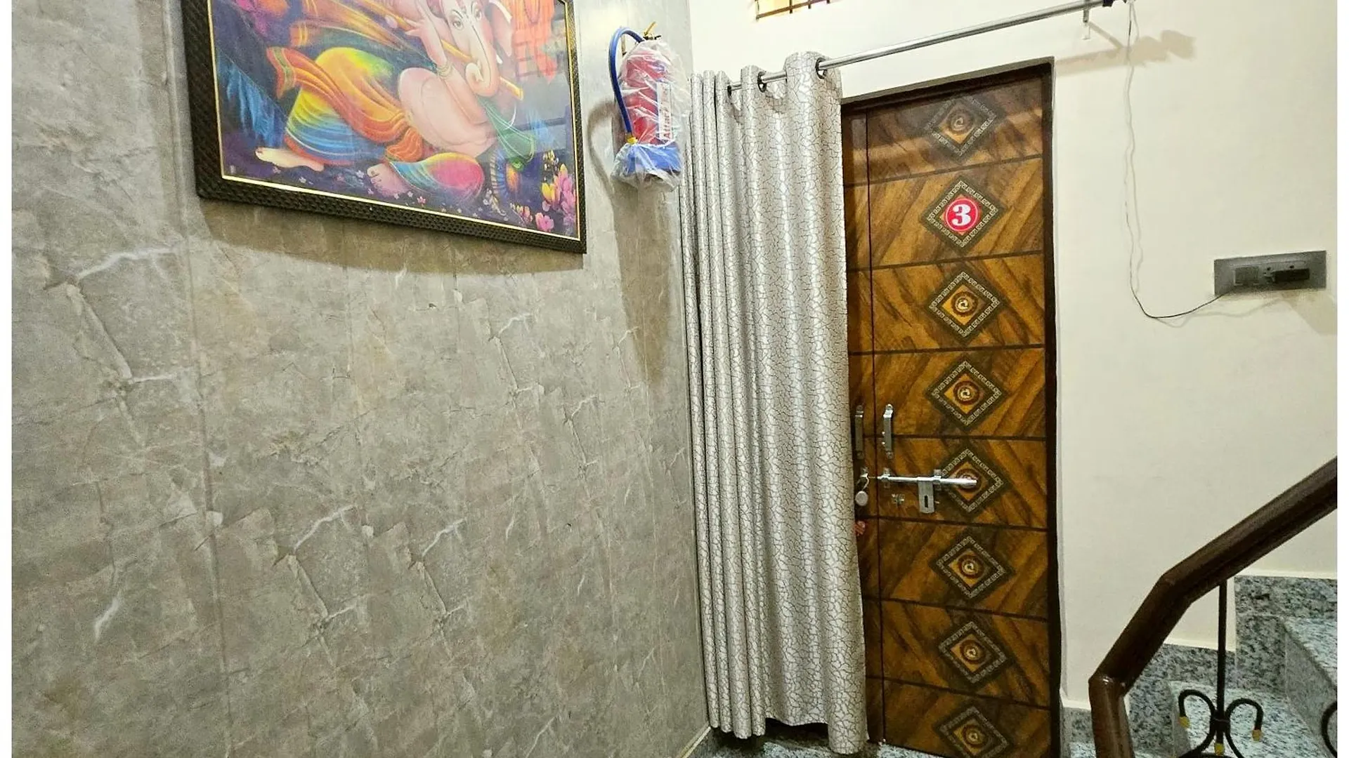 Vns - Hotel Premium Kashika Guest House - Best Hospitality & Comfortable Room In Varanasi - Full Air Conditioning Rooms - Free Wi-Fi & - Best Guest House In Varanasi 3*,  India