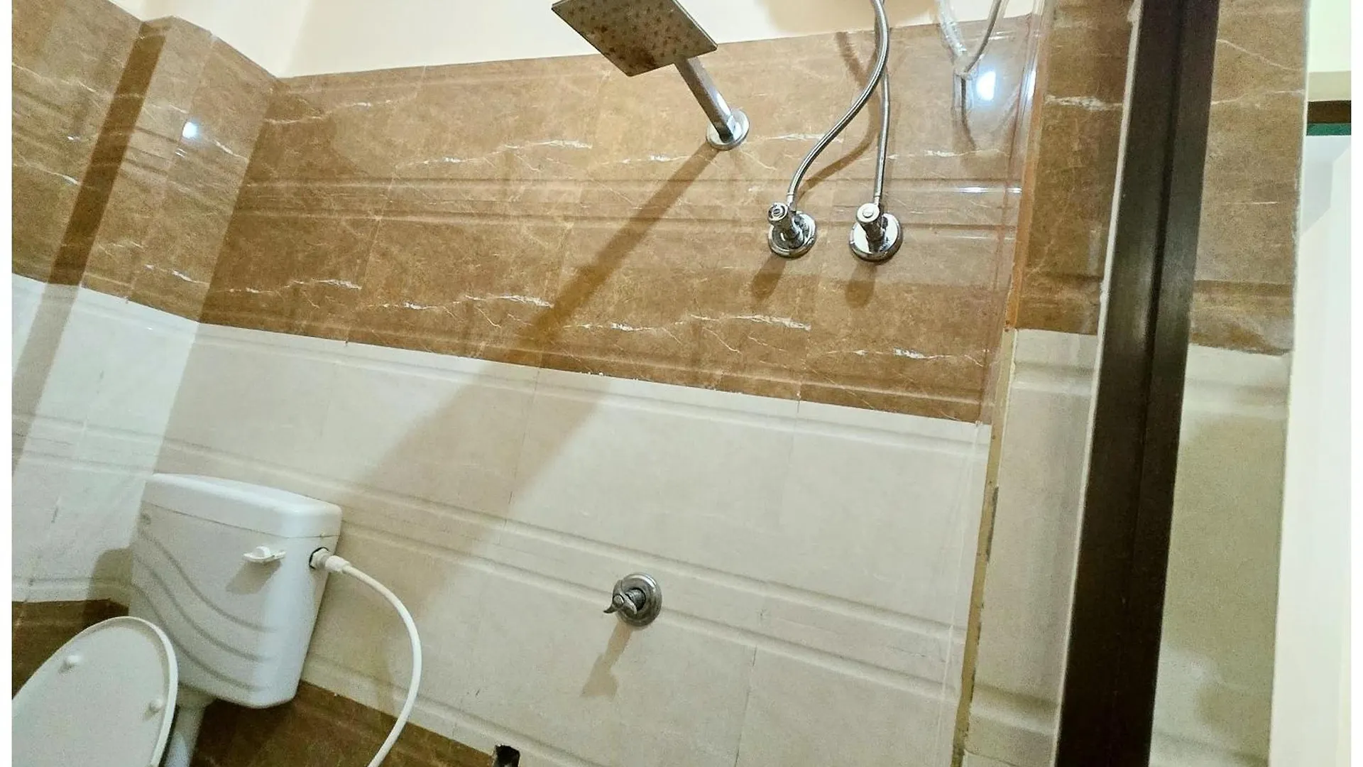Vns - Hotel Premium Kashika Guest House - Best Hospitality & Comfortable Room In Varanasi - Full Air Conditioning Rooms - Free Wi-Fi & - Best Guest House In Varanasi