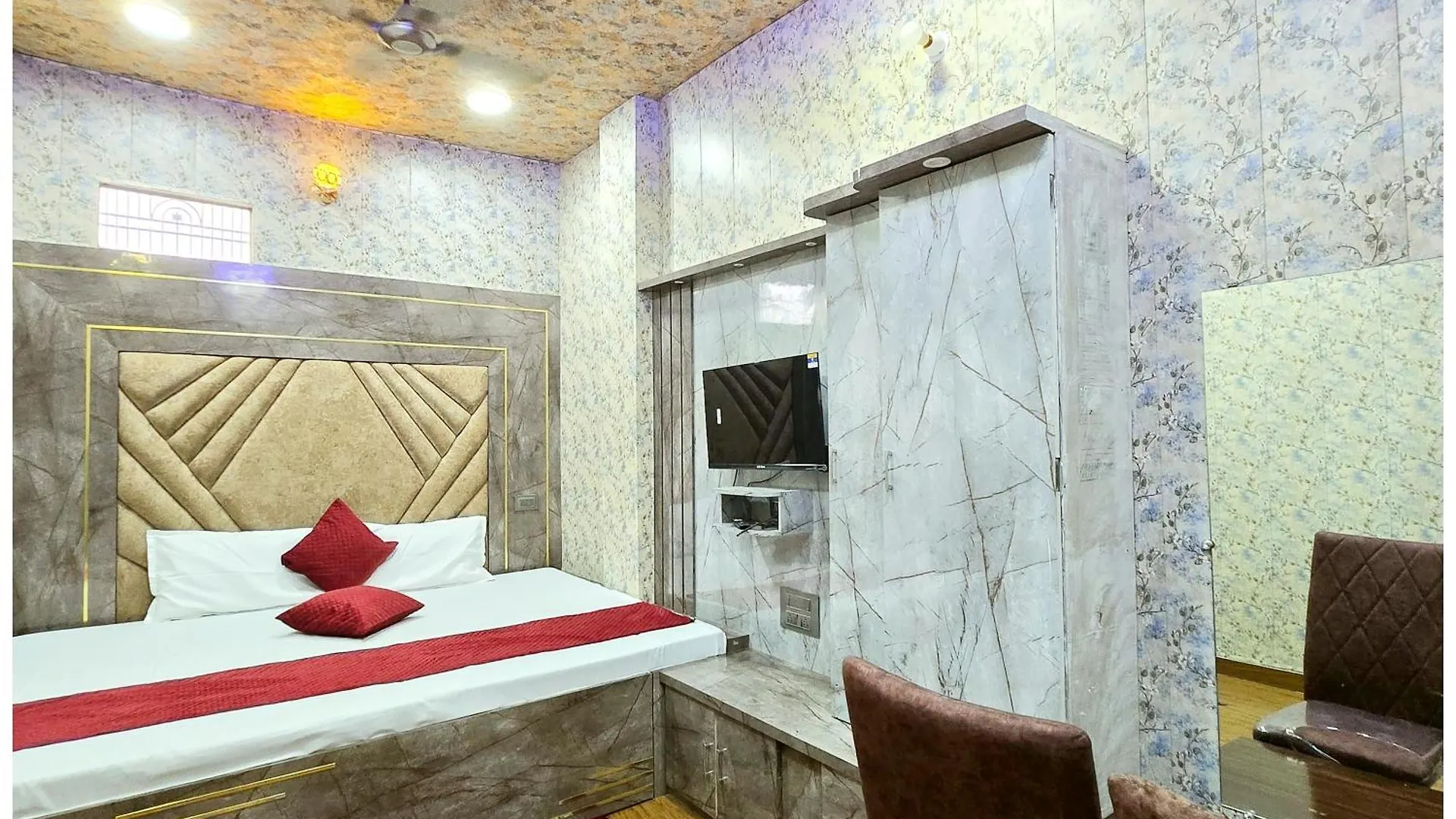 Vns - Hotel Premium Kashika Guest House - Best Hospitality & Comfortable Room In Varanasi - Full Air Conditioning Rooms - Free Wi-Fi & - Best Guest House In Varanasi