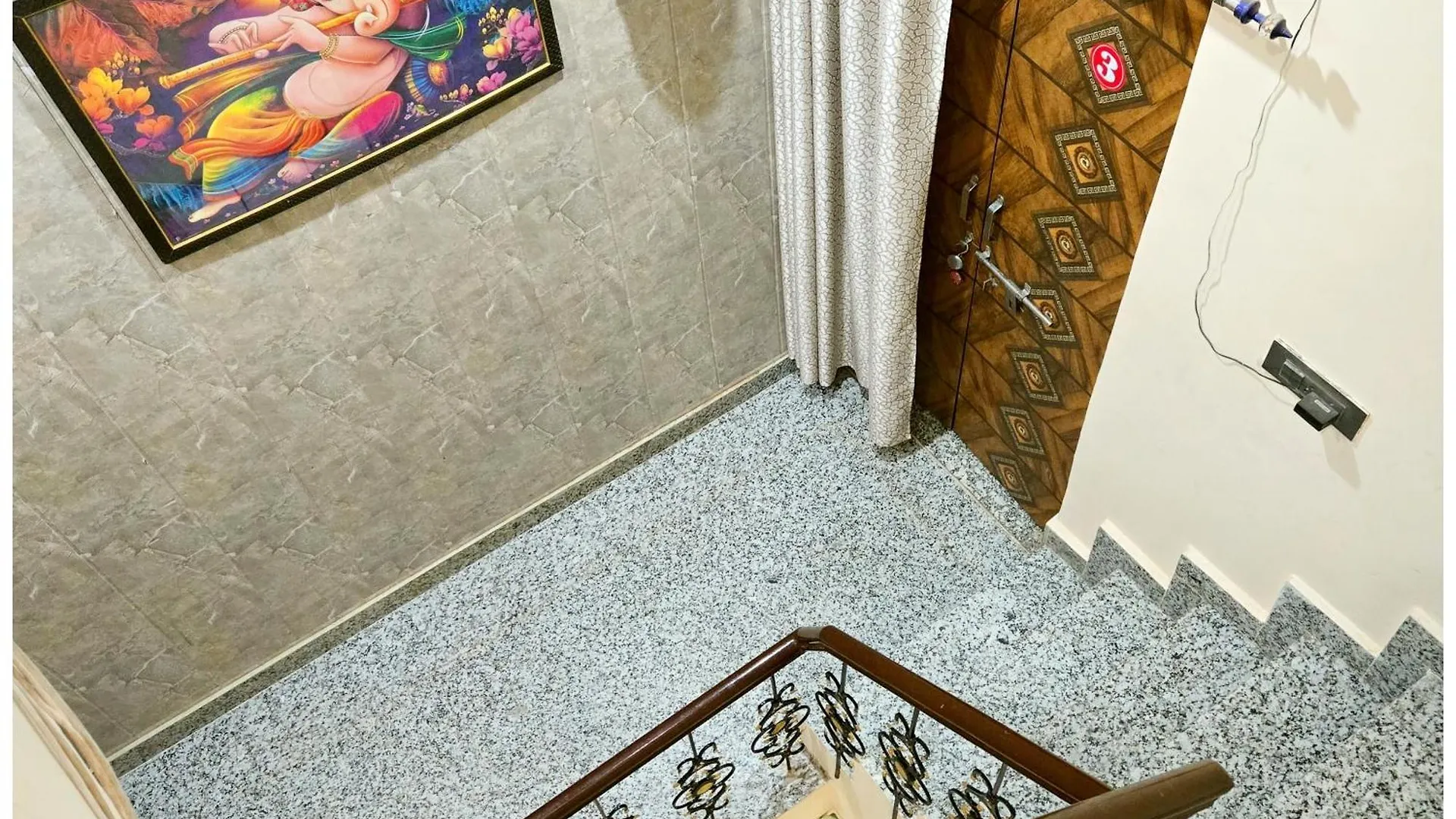 Vns - Hotel Premium Kashika Guest House - Best Hospitality & Comfortable Room In Varanasi - Full Air Conditioning Rooms - Free Wi-Fi & - Best Guest House In Varanasi India